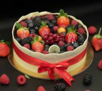 Vanilla with Berries Cake